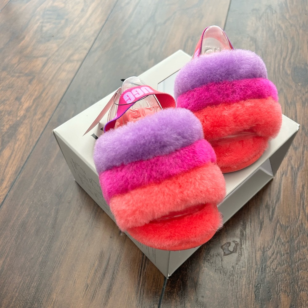 NEW UGG 12-18Mo (Size 4/5) Fluff Yeah Slide